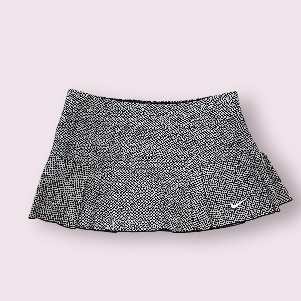 Black and White Nike Victory Printed Tennis Skirt with built in shorts